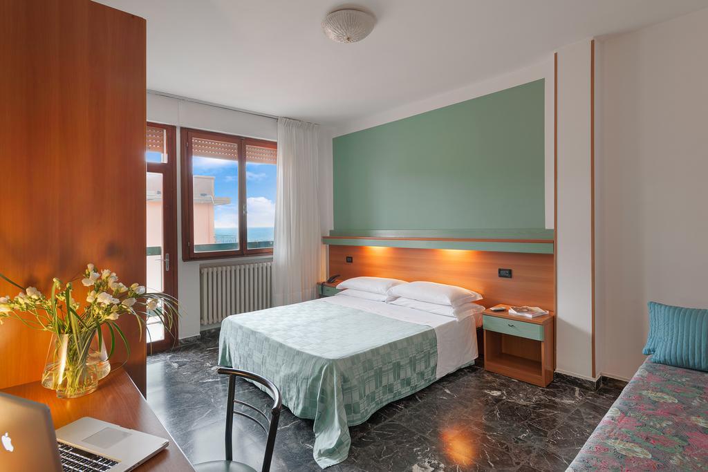 סוטומרינה Hotel Europeo מראה חיצוני תמונה